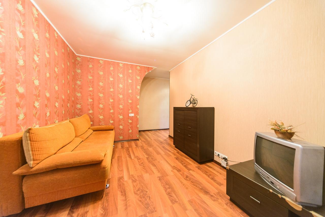 Apartment On Hryhoriia Chuprynky Kyiv Exterior photo